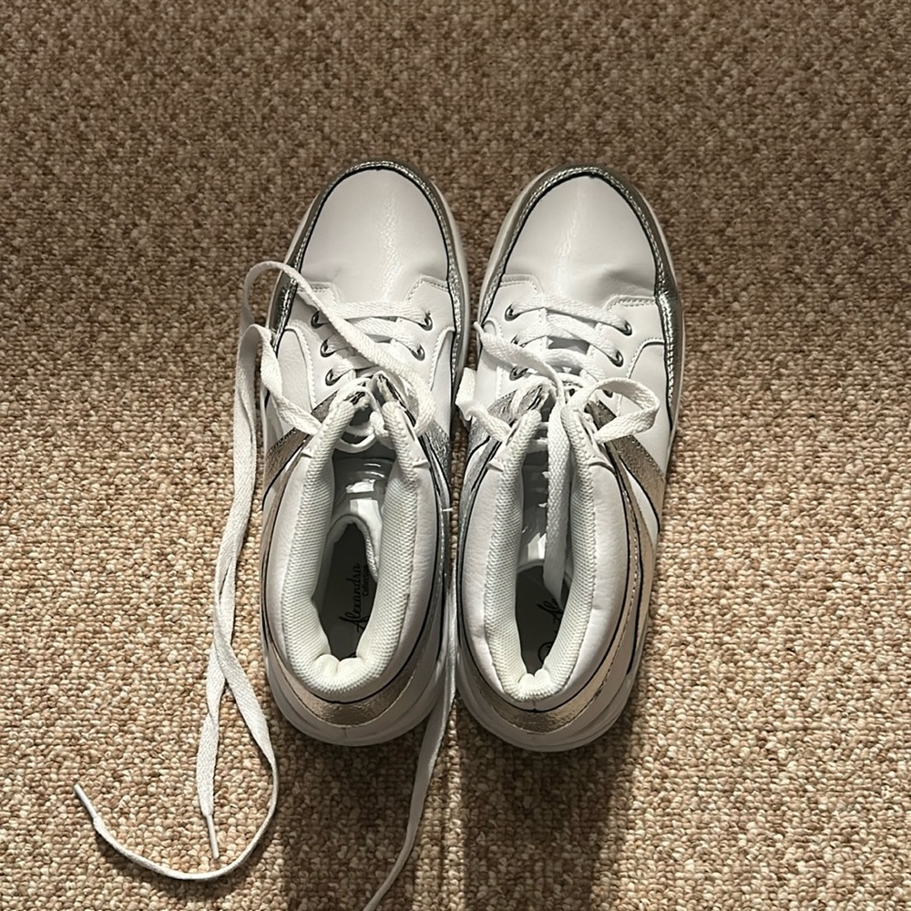 Women’s high top shoes